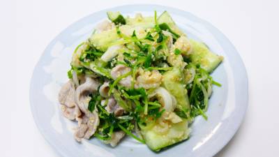 豆苗と豚しゃぶのごまあえ