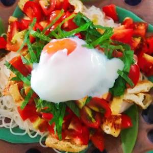 カリカリお揚げとトマトのそうめん