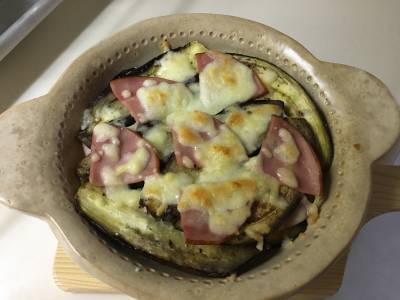 なすとハムのチーズ焼き
