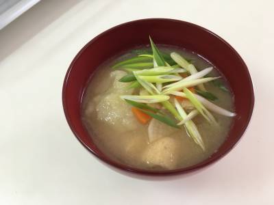 新じゃが団子の具だくさんみそ汁