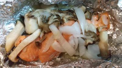 鮭(さけ)ときのこのホイル焼き