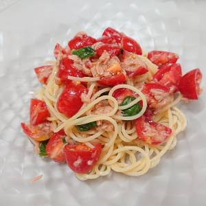 トマトとバジルの冷製パスタ