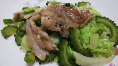ゴーヤーと青唐(あおとう)の塩回鍋肉(ホイコーロー)