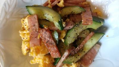 きゅうりと豚肉の卵炒め