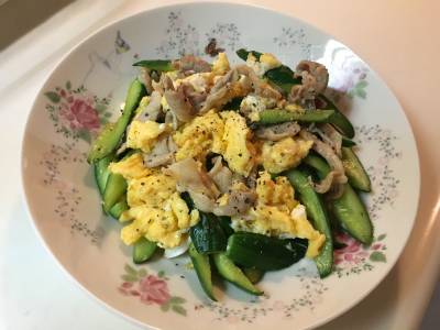 きゅうりと豚肉の卵炒め