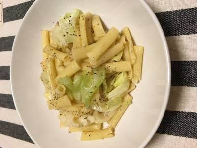 キャベツとアンチョビのパスタサラダ
