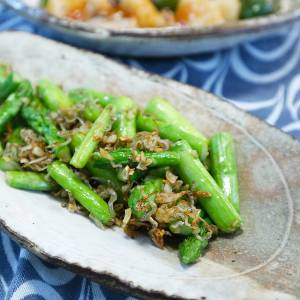 アスパラとしらすのガーリックソテー