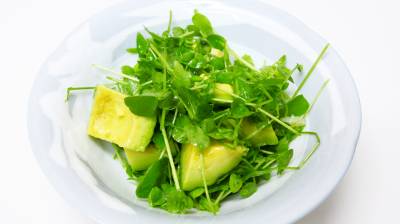 アボカドと豆苗のナムル