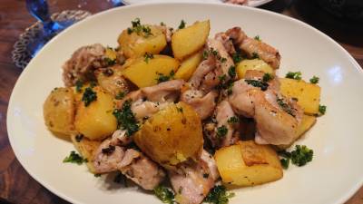 新じゃがと鶏肉のにんにく炒め