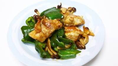 ピーマンと鶏肉のソース炒め