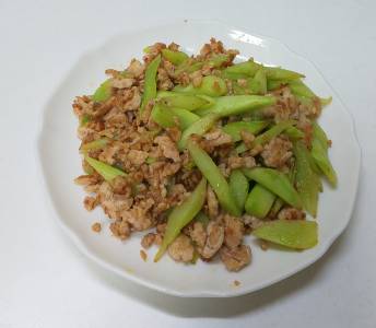 きゅうりのピリ辛そぼろ炒め