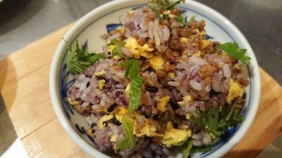 青じそと黒ごまのそぼろご飯