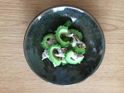 ゴーヤーと豚こまの塩炒め