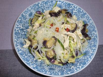 ゆでなすとささ身の春雨あえ