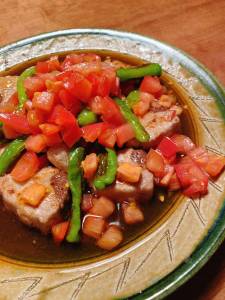 かつおとししとうのトマト黒酢びたし