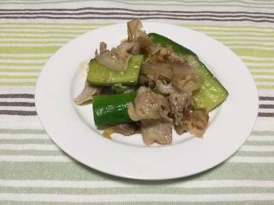 きゅうりと豚肉の梅甘酢炒め