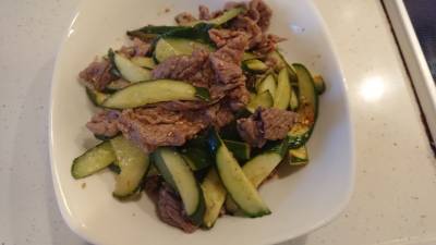 きゅうりと牛肉の酢炒め