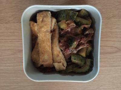 ゴーヤーと油揚げのおかか煮 レシピ 渡辺 あきこさん みんなのきょうの料理 おいしいレシピや献立を探そう