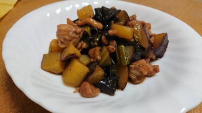 さつまいもと鶏肉の炒め煮