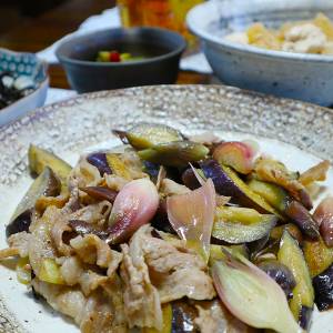 豚肉、なす、みょうがの酢炒め
