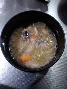 さば缶とレタスのみそ汁