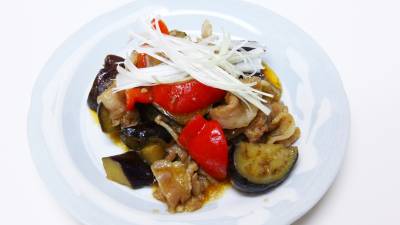 レンジなすと豚バラ肉のピリ辛みそ炒め風
