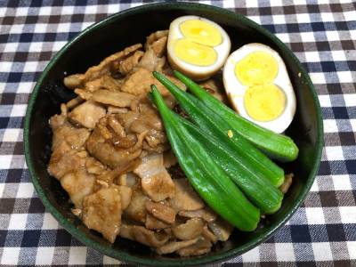 魯肉飯（ルーロウファン）