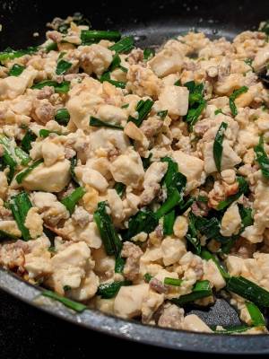 ひき肉と豆腐のにら炒め