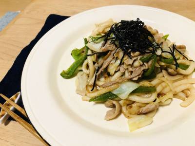 きのこ入り焼きうどん