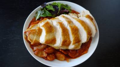 パリパリチキンソテーナポリタンソース