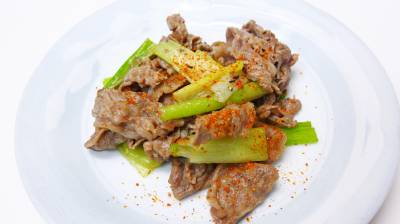 牛肉とわけぎの塩炒め