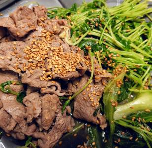 レタスの牛肉蒸し