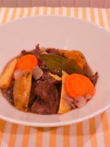 牛肉の赤ワイン煮