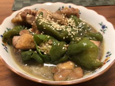 丸ごとピーマンと鶏肉の煮物