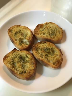 ガーリックトースト（バターとチーズ）