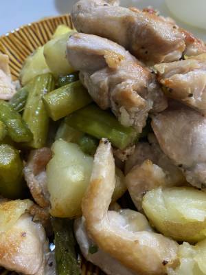 カリカリじゃがいもと鶏のソテー