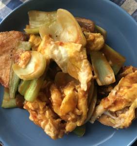 さけと卵のフワフワチリソース煮