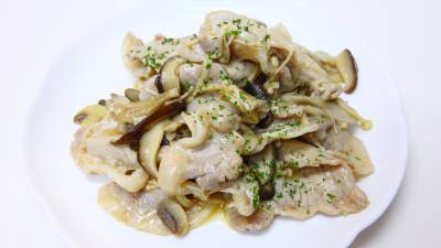 きのことたまねぎの豚肉ソテー