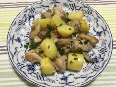 カリカリじゃがいもと鶏のソテー