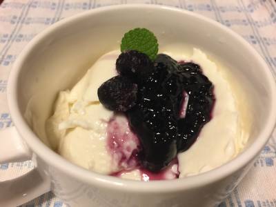 ヨーグルトゼリーアプリコットジャムかけ