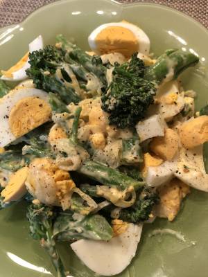 ブロッコリーとゆで卵のサラダ