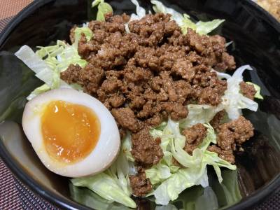 肉みそ丼 しょうゆ卵のせ