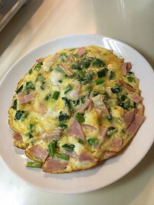 菜の花とハムのオ－プンオムレツ