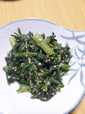 春菊のごまチーズあえ