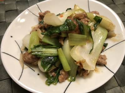 チンゲンサイのピリ辛そぼろ炒め