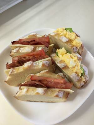 ベーコンとトマトのフローズンサンド弁当