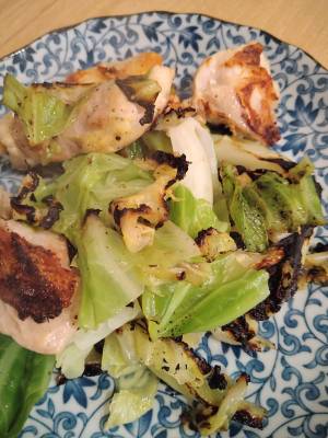鶏とキャベツの塩蒸し焼き