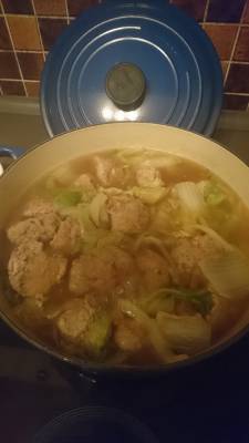 白菜とげんこつだんごの煮込み