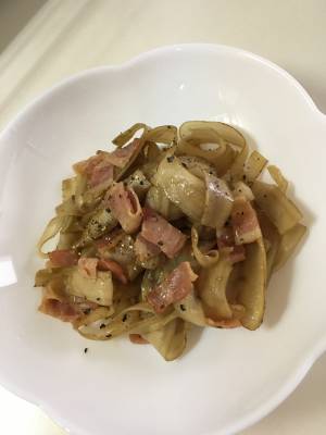 ごぼうとベーコンのきんぴら