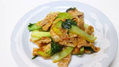 チンゲンサイと豚肉の炒め物